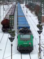 437 026 mit der blauen Wand am 02.01.11 im Gbf Fulda