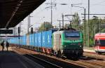 SNCF 437024 mit blauer Wand am 18.08.11 in Berlin Schnefeld