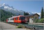 Der TMR/SNCF BD eh 4/8 N° 801/802 (94 87 0000 802-2 F SNCF) Triebzug auf seiner Fahrt von St-Gervais Les Bains Le Fayette nach Vallorcine beim Halt in Der TMR/SNCF BD eh 4/8 N° 801/802 (94