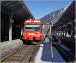 Der Zugang zum Bahnsteig 2 in Chamonix erfolgt über die Gleise, Grund genug, dabei gleich den hier zu sehenden SNCF Z 800 zu fotografieren. Selbstverständlich sind im Übergansbereich die Stromschienen unterbrochen.

14. Feb. 2023