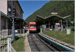 Der SNCF Z 850 N° 56 (94 87 0001 862-5 F-SNCF) wartet in Vallorcine als TER 18922 mit dem Ziel St-Gervais Les Bains Le Fayet auf die Abfahrt. Auf den ersten Blick scheint sich in Vallorcine kaum was geändert zu haben, doch dann fiel mein Blick auf die Ausfahrsignale, die es in dieser Form bei meinem letzten Besuch noch nicht gab.

7. Juli 2020