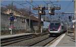 Der SNCF TGV Rame 684 verlässt den Bahnhof von Chambéry Challes des Eaux.