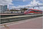 Hochgeschwindigkeitszüge: FS Trenitalia ETR 400 031 als Frecciarossa 6654 von Lyon Perrache nach Paris Gare de Lyon, SNCF inOui TGV Rames 860 und weit im Hintergrund ist der RENFE AVE 100 122 von