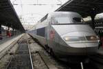 Am 17 September 201 hat TGV 548 die Nase vorn in Paris Gare de l' Est.