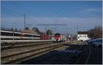 Der SNCF Régiolis tricourant Z 31 515 verlässt Coppet in Richtung Annemasse.