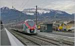 Der SNCF Z 31515 auf dem Weg von Saint Gervais nach Coppet beim Halt in La Roche sur Foron, im Hintergrund der SNCF Y 8505.