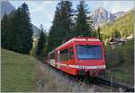 Nachschuss auf den SNCF Z 850 055, der als TER 18914 von Vallorcine nach St-Gervais-Les Bains-le-Fayet unterwegs und vor wenigen Minuten Vallorcine verlassen hat.