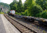 Leerer vierachsiger 60' Drehgestell-Containertragwagen für Großcontainer und Jumbo-Wechselbehälter, 33 87 4552 225-4 F-ERSA, der Gattung Sgnss 60' (HP), der französischen