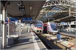 Lausanne mit zwei Zgen nach Frankreich: Der SBB RABe 511 030 ist als RE 33 auf der Fahrt nach Annemasse und der TGV Lyria nach Paris.