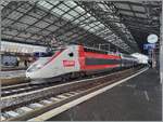 Der TGV Lyria Rame 4729 wartet in Lausanne auf die Abfahrt nach Paris Gare de Lyon. 

21. Nov. 2024