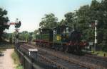 bluebell-railway/833127/secr-323--592-bj-1910 SE&CR 323 + 592 (Bj. 1910 + 1902) laufen in Sheffield Park um 24.07.1999
