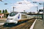 EuroStar 3226 -in SNCF Dienst-  verlsst Lille-Flandres nach Paris Nord am 22 Mai 2003.