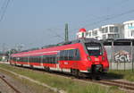 Der Berliner Bouletten Hamster 442 326 als S1 von Warnemünde nach Rostock Hbf bei der Einfahrt in Warnemünde Werft.18.05.2019