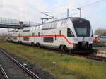 4110 611-9 als IC 2177(Warnemünde-Dresden)bei der Durchfahrt in Warnemünde-Werft.21.11.2021