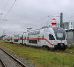 IC 2177 von Warnemünde nach Berlin-Gesundbrunnen bei der Durchfahrt in Warnemünde-Werft.22.06.2024