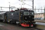 SJ-LOK 1391 mit IC607 von Gteborg nach Malm mit Kurswagen nach Koebenhavn kurz vor der Abfahrt im Bahnhof Gteborg.(10.08.2011)