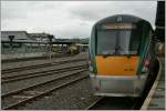 Neben den allgegenwrtigen Class 22000 Triebzgen zeigt sich in Dublin Heuston doch noch eine Class 200 Diesellok.25.