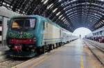 Verschmierter E 464 436 steht am 1 Juli 2016 in Milano Centrale.