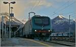 Die FS Trenitalia E 464 240 wartet mit einem Trenord Zug in Domodossola auf die Abfahrt in Richtung Milano. 

24. Jan. 2014