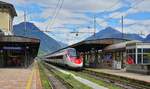 Nicht viel los war am 08.05.2024 in Domodossola. Abgesehen von wenigen FS-ALe 501 nach Novara steht nur dieser SBB-RABe 503 schon Stunden vor der Abfahrt nach Genf am Bahnsteig.