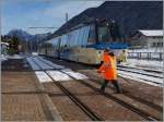 Nachdem der Capo Statione erst Schnee geschaufelt, mich dann beraten und einen Treno Panoramico Zuschlag verkauft hatte, sorgte er dafür, dass der Treno Panoramico auch tatsächlich in Drugno anhielt.
An dieser Stelle eine herzlichen Dank an des sehr zuvorkommende Personal der Ferrovia Vigezzina welchem ich auf den zahlreichen Reisen ins Valle Vigezzo begegnet bin!
8. Jan. 2016