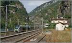 Von der (ehemaligen) Güterrampe in Iselle di Trasquera ein Blick auf den Bahnhof mit dem hier wendenden BLS RABe 528 102 (infolge SEV Iselle - Domo). Es war fotografisch gesehen von  Vorteil, dass die Reisezüge auf Gleis 3 an- und abfuhren. 

17. Aug. 2024