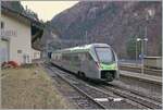 Der BLS RABe 528 117 verlässt Iselle di Trasquea als RE1 in Richtung Domodossla.