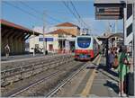 Dies ist NICHT der auf dem Abfahrtsanzeiger angekündigte IC nach Torino P:N, sondern erneut eine FS Treni Turistici Italiani (TTI) Zug, der mich in Civitavecchia überraschte. Neben einer führenden 402 läuft am Schluss ebenfalls arbeitend die FS Treni Turistici Italiani (TTI) E 402 180 mit, dazwischen sind zahlreiche IC/EC/TEE Wagen eingereiht. 
27. Sept. 2025
  Dies ist NICHT der auf dem Abfahrtsanzeiger angekündigte IC nach Torino P:N, sondern erneut eine FS Treni Turistici Italiani (TTI) Zug, der mich in Civitavecchia überraschte. Neben einer führenden 402 läuft am Schluss ebenfalls arbeitend die FS Treni Turistici Italiani (TTI) E 402 180 mit, dazwischen sind zahlreiche IC/EC/TEE Wagen eingereiht. 
27. Sept. 2025
