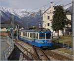 Der SSIF ABe 8/8 23  Ossola  als Schnellzug 32 von Locarno nach Domodossola in Trontano.