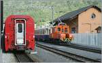 Die als Bernina Bahn Vorspannlok gebaute und damals bei der Aufnahme 99 Jahre alte Ge 2/2 162 rangiert in Tirano einen Salon-Wagen. 

8. Mai 2010