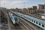 Ein Blick über das Gleisfeld von Torino Porta Nuova: Ein IC wird bereit gestellt und ein Minuettto erreicht in kürze sein Ziel.