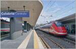 Reggio di Calabria Centrale, der FS Treniatila ETR 500 verlässt pünktlich um 9:58 als AV Frerciarossa 9588 den Bahnhof mit Ziel Torino Porta Susa, wo der ETR 500 nach gut 1400 Km um 21:06 ankommen wird. 

18. März 2026
