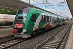 Diesel Triebzug ATR 220 – 034, kommt im Bahnhof von Ferrara an. 08.05.2025