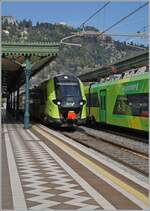 Auch wenn vom Bahnhof von Taormina nicht viel zu sehen ist, vermittelt auch dieses Bild mit Blick auf Bahnsteig und Bahnsteigdach die Schönheit dieser Bijou.