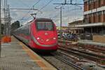 Triebzug ETR BR 500, fhrt in den Bahnhof von Ferrara ein. 08.05.2025