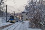 Der SSIF Ferrovia Vigezzina Treno Panoramico D 40 P auf der Fahrt von Locarno nach Domodossola bei der Durchfahrt in Gagnone-Orcesco .