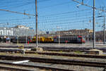 Der MerMec Mess- und Diagnose-Dieseltriebwagen SIRTER 2.0 / D.165.005 (99 83 9 165 005-3 I-RFI) der RFI - Rete Ferroviaria Italiana erreicht im Sandwich zwischen zwei „Tigern“ E.652.091-6 und E.652.138-5 (91 83 2652 091-6 I-MIR und 91 83 2652 138-5 I-MIR), sechsachsige E-Loks, der Mercitalia Rail S.r.l. am 14. Juli 2022 den Bahnhof Roma Termini. Der MerMec Mess- und Diagnose-Dieseltriebwagen SIRTER 2.0 / D.165.005 (99 83 9 165 005-3 I-RFI) der RFI - Rete Ferroviaria Italiana erreicht im Sandwich zwischen zwei „Tigern“ E.652.091-6 und E.652.138-5 (91 83 2652 091-6 I-MIR und 91 83 2652 138-5 I-MIR), sechsachsige E-Loks, der Mercitalia Rail S.r.l. am 14. Juli 2022 den Bahnhof Roma Termini.