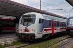 Steuerwagen eines IC Zuges verlsst mit ihrem Zug den Bahnhof von Trieste. 05.05.2025