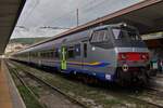 Steuerwagen voraus wurde dieser Zug an den Bahnsteig in Trieste geschoben. 05.05.2025