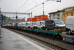 Vierachsige (2 x 2-achsiger) Flachwageneinheit mit geradem Fußboden und Radvorlegern der Mercitalia Rail Srl., der Gattung Laadgrs, 21 83 4301 832-9 I-MIR, beladen mit 4 Nutzfahrzeuge (FIAT - Kastenwagen), am 02 August 2019 im Zugverband bei einer Zugdurchfahrt im Bahnhof Bellinzona.

TECHNISCHE DATEN:
Gattung: Laadgrs
Spurweite: 1.435 mm
Anzahl der Achsen: 4 (2 x 2)
Länge über Puffer: 28.780 mm
Ladelänge: 27.000 mm 
Ladefläche: 80,8 m²
Fußbodenhöhe über SOK: 1.192 mm
Anzahl der Radvorleger: 16
Höchstgeschwindigkeit: 100 km/h / 120 km/h (leer)
Eigengewicht: 26.000 kg
Nutzlast: 54 t ab Streckenklasse C
Achsabstände: 9.000 mm / unbek. / 9.000 mm 
Kleinster befahrb. Gleisbogenhalbmesser: 75 m
Bremse: 2 x WU-GP 
Handbremse: Ja
Intern. Verwendungsfähigkeit: RIV

Bedeutung der Gattung (Laadgrs):
L – Flachwagen in Sonderbauart mit zwei unabhängigen Radsätzen
aa - Wageneinheit
d - ohne Stockwerk, für die Beförderung von Kraftfahrzeugen
g - für den Transport von Containern eingerichtet
r  - Ladelänge min. 27 m
s - lauffähig bis 100 km/h (beladen)
