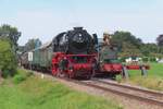 Beim Bahnübergang in Lieren wurde am 3 September 2023 41 241 mit Dampfpendelzug während Terug naar Toen 2023 fotografiert.