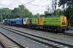 Am 20 Juli 2016 steht ein Gleisbauzug mit RF-22 in Dordrecht Centraal.