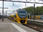 Ein VIRM-Triebwagen fhrt am 29.05.2010 in den Bahnhof Dordrecht ein.