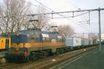 Am 18 Mrz 2001 schleppt ACTS 1252 ein Containerzug durch Rotterdam Centraal.
