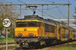 Vom hinter der Bahnübergang wurde am 23 April 2015 NS 1748 mit DD-AR fotografiert. Leider sind die Regionalzüge mit 1700er und DD-AR Vergangenheit...