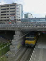 Lok 1768 mit hält am 22.4.17 mit einer Dosto-Garnitur in Sloterdijk auf der unteren Ebene. Das Ziel des Zuges ist Enkhuizen.