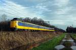 NS 4203 durcheilt Tilburg Oude warande am 14 Dezember 2019.