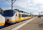 Der zweiteilige NS Sprinter SGMm 2131 (auch Plan Y oder Mat ’74 bekannt), gekuppelt mit dem dreiteiligen SGMm 2967 stehen am 31 Mrz 2018 im Bahnhof Zandvoort aan Zee fr die Abfahrt nach