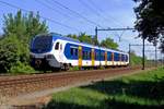 NS 2221 durchfahrt am 9 Mai 2020 Wijchen.