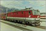 Die ÖBB 1044 205-5 im Detail beim Halt in Innsbruck.